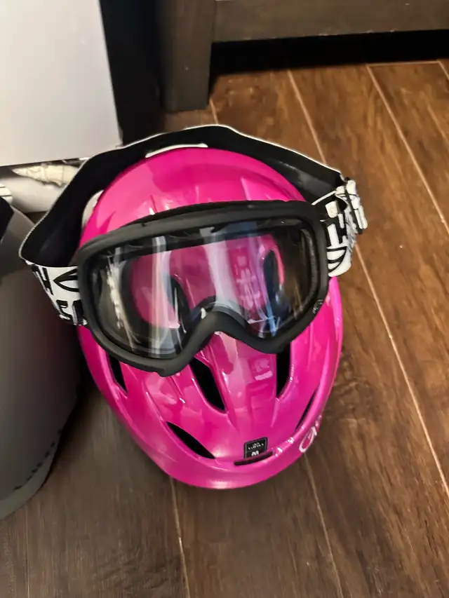 ski equipment  in Ski in Kingston - Image 4