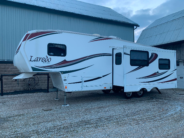 2012 CLEAN-READY Laredo fifth wheel camper in Travel Trailers & Campers in Windsor Region - Image 2