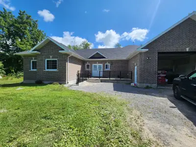 Stunning cobourg home for rent near dt, access to highway, 3 bedrooms/ 4 bathrooms, huge parking spa...