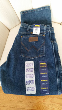 NEW WRANGLER REGULAR FIT JEANS