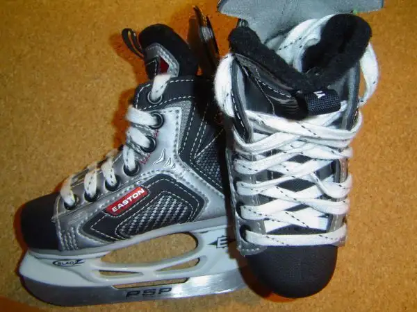 Ice Skates, Size 6-8 youth for shoe size 7-9.5 youth in Skates & Blades in City of Toronto - Image 11