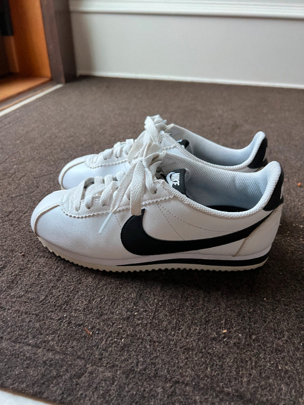 Nike shoes (cortez) black and white, size 6 in Women's - Shoes in Vancouver - Image 4