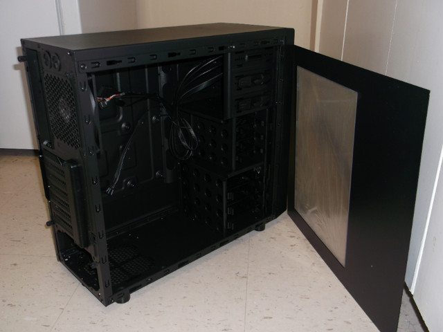 bitfenix neos window computer case. blue front panel. in System Components in City of Toronto - Image 2