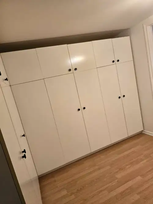Venez visiter cet appartement dans un demi sous-sol très spacieux et lumineux, parfait pour ceux qui...