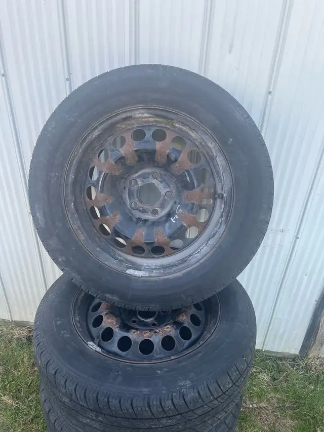 Winter and Summer Chevy Cruze tires in Tires & Rims in Grand Bend - Image 4