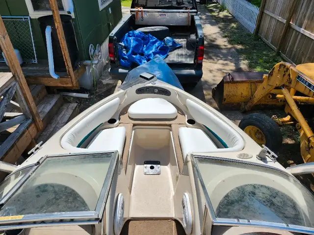 1999 Glastron GS185SF for sale in Powerboats & Motorboats in Regina - Image 6