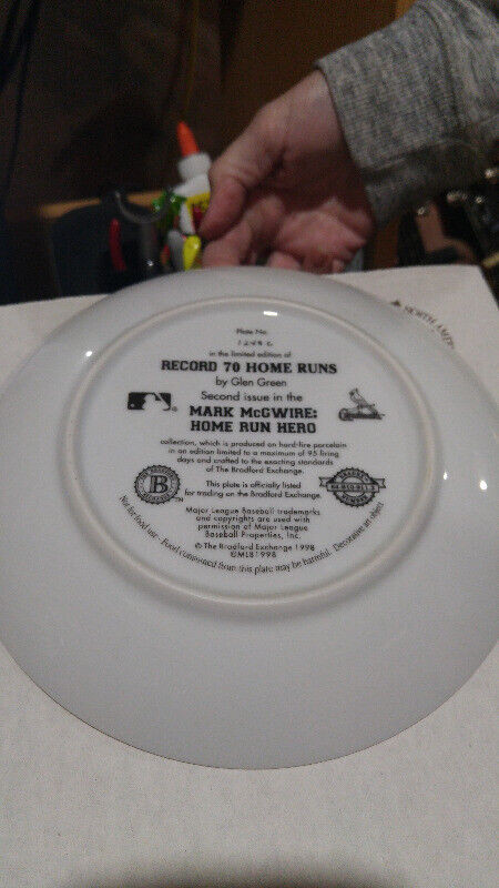 COLLECTOR PLATE - RECORD 70 HOME RUNS in Other in Oakville / Halton Region - Image 2