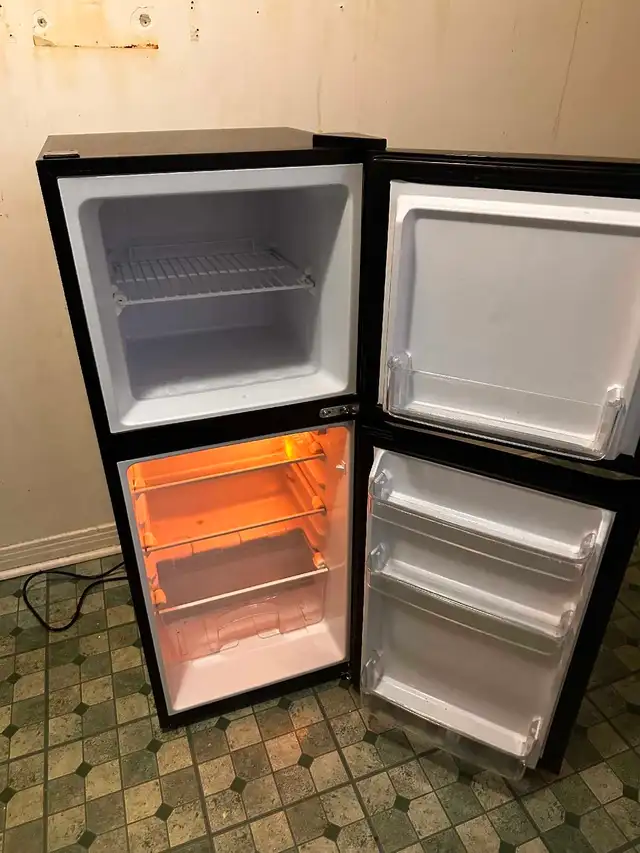 Réfrigérateur  in Refrigerators in City of Montréal - Image 2