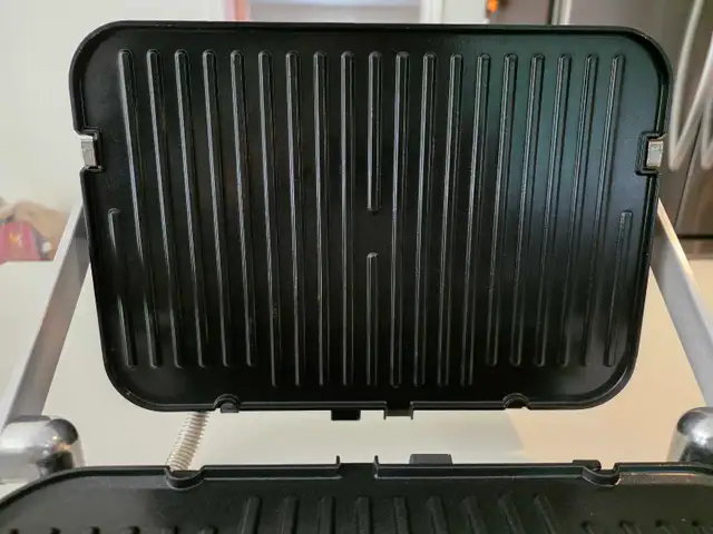Frigidaire digital indoor grill and panini maker  in General Electronics in Oakville / Halton Region - Image 4