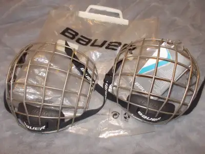 NEW! Bauer FM2500 True Vision II hockey helmet cage-size small, View more