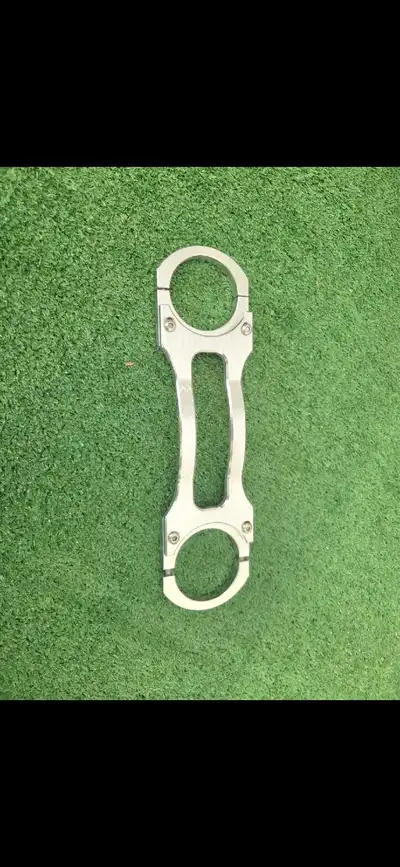 This pre-owned aftermarket fork brace is designed to enhance your motorcycle's front-end stability,...