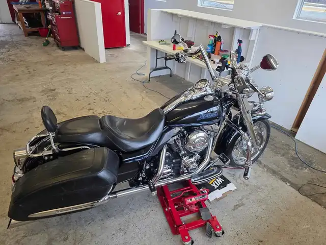 2007 CVO Road King in Street, Cruisers & Choppers in Brockville - Image 3
