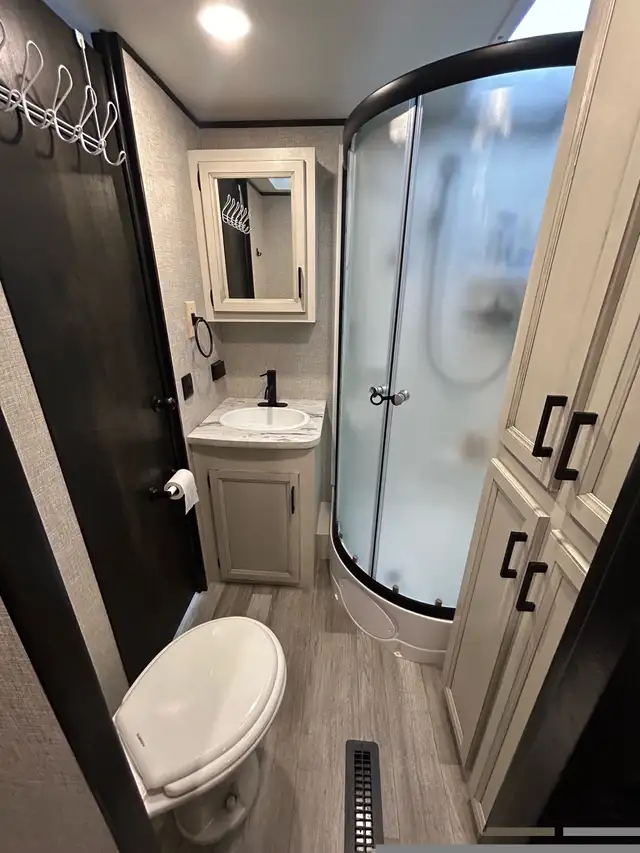 34 RLOK 3 Slideouts Jayco Jay flight in Travel Trailers & Campers in Fredericton - Image 6