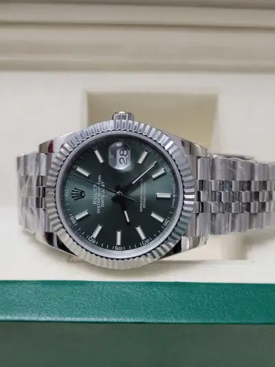 Contact me for this beautiful high quality Rolex Datejust. Hi, selling a brand new Rolex datejust 41...