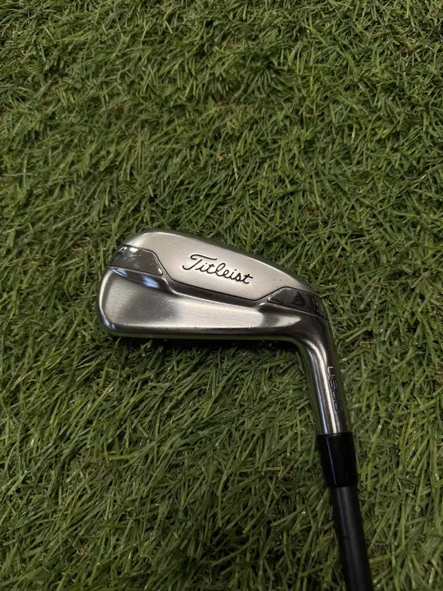 Titleist U500 4 Iron in Golf in Windsor Region - Image 2