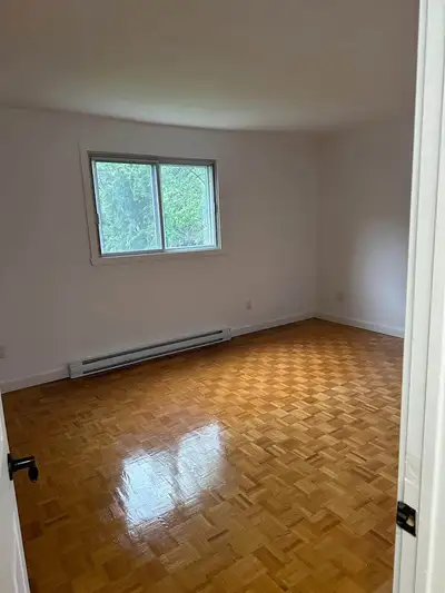 PRIVATE BEDROOM FOR RENT The house is newly RENOVATED. SUPER NICE AND CLEAN. Share apartment with on...