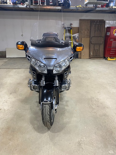 2004 Goldwing, ABS, Cruise, Stereo, CB, Heated handle grips