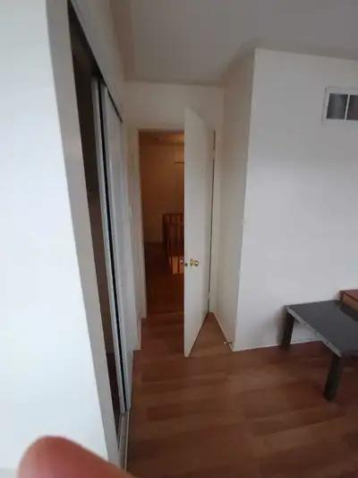 spacious bright room 4th floor