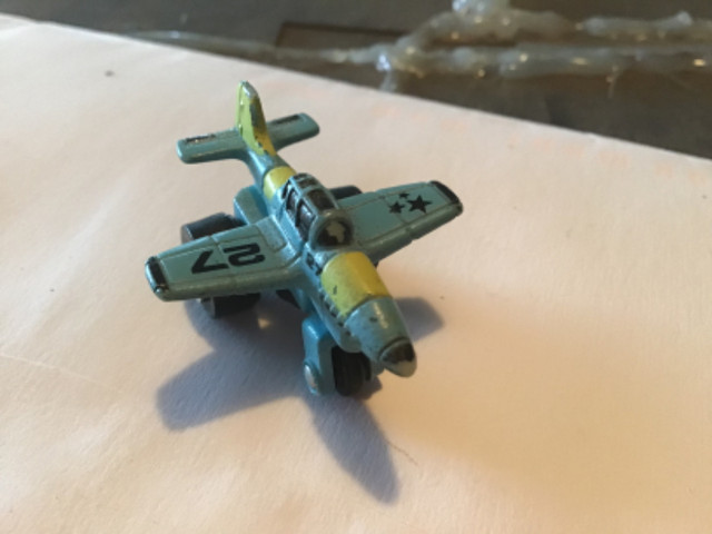Avion spitfire miniature micro machines style 1943 dans Loisirs et artisanat  à Lévis