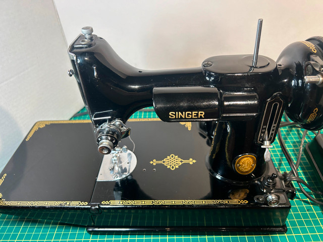 Singer Featherweight 221 sewing machine in Hobbies & Crafts in Oakville / Halton Region