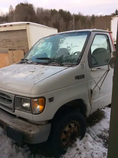 190,000 kilometres on this 1999 E 350 ford with 7.3 PSD ENGINE Comes with wiring harness, no flex pl...