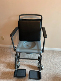 Commode with wheels in good condition.