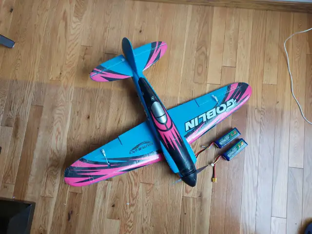 RC plane & two 4 cell LiPo batteries PNP in Hobbies & Crafts in Calgary - Image 2