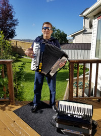 LIVE ENTERTAINMENT: ACCORDION or PIAN0, bringing Portable Piano