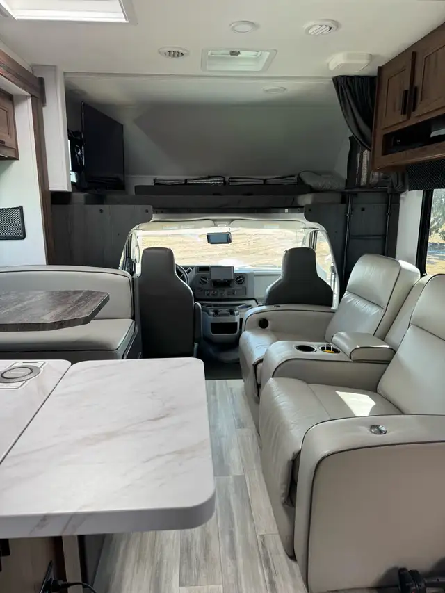 2023 Forest River Classic Class C Motorhome for sale! in RVs & Motorhomes in Regina - Image 5