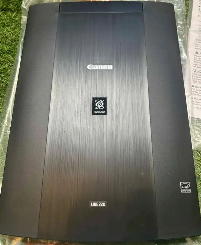 Canon CanoScan LiDE 220 Flatbed Color Image Scanner 64214270683267120