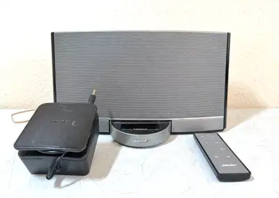 BOSE Sound Dock N123 Portable Digital Music System Speakers Includes Battery, Power Adapter and Remo...