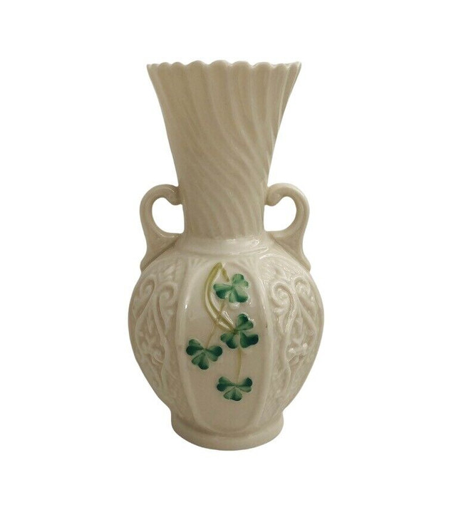 Vintage Belleek Ireland Panel Vase, double handled  in Arts & Collectibles in Oshawa / Durham Region - Image 2