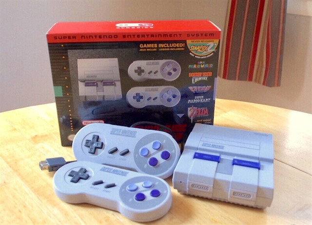 Nintendo    SNES Classic Mini    Complete with Box in Toys & Games in City of Toronto