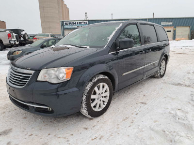2014 chrysler town and country $6900.00