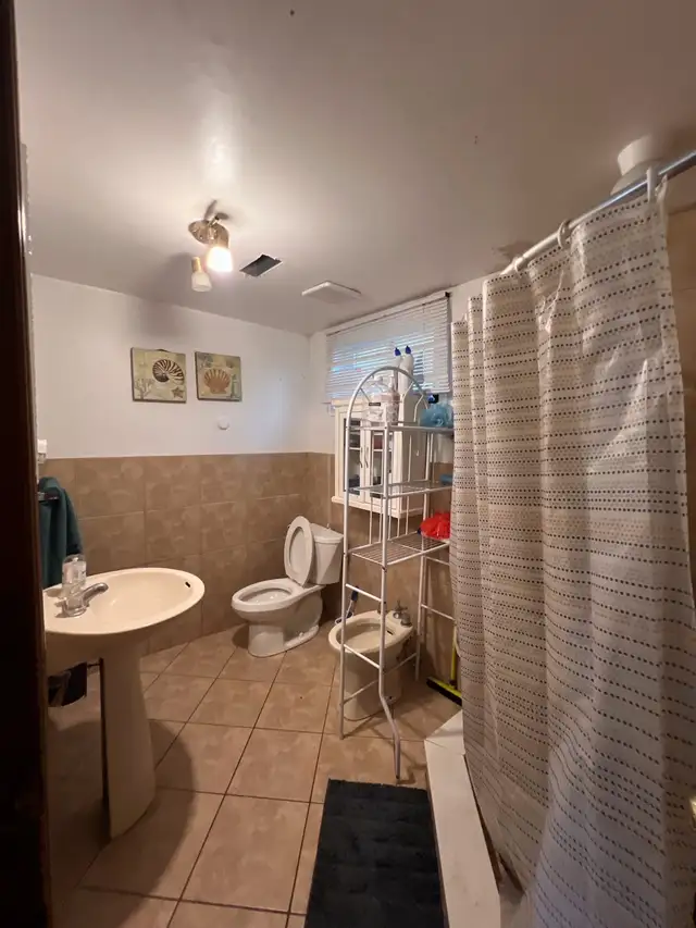 Sharing or private room for boys near Fairview Mall, Kitchener  in Room Rentals & Roommates in Kitchener / Waterloo - Image 8