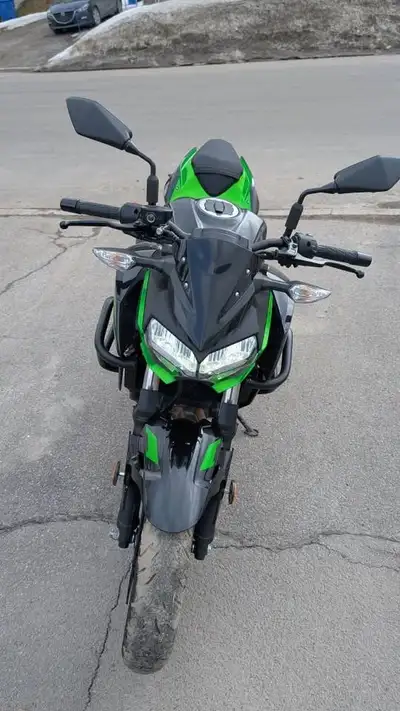 Kawasaki Z400 2022 Prête pour la saison -399cc donc plaque de seulement 650$/an pour les nouveautés...