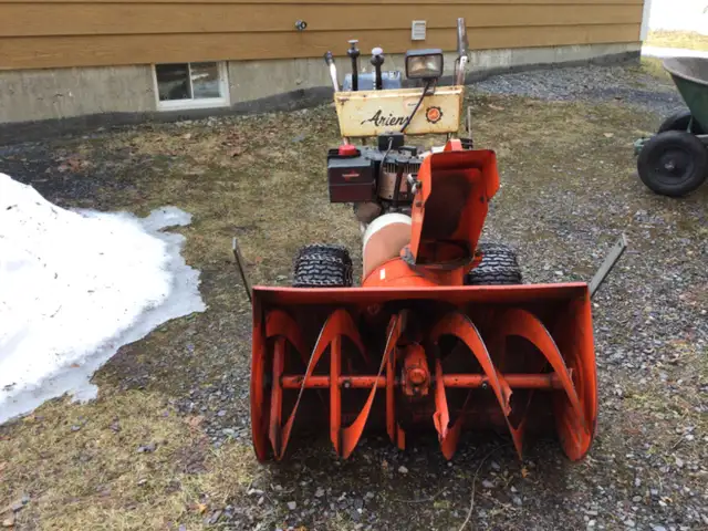 Souffleuse à neige Ariens 10hp 32 po à Stratford Qc in Lawnmowers & Leaf Blowers in Thetford Mines - Image 5