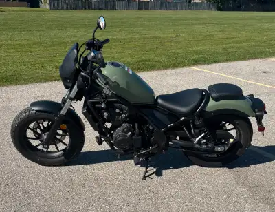 2022 Honda Rebel 500 Only 2200 km An injury in Oct 2022 prevents me from riding. Stored indoors All...