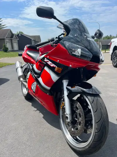 Beautiful condition for a 24 year old machine, lots of new parts on it (fork seals, fairings, batter...