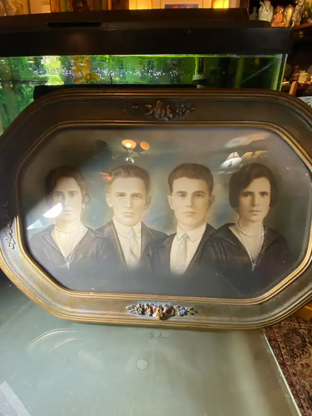 Antique 1920s Oval Picture Frame Convex Bubble Glass Wood Family in Arts & Collectibles in Vancouver - Image 4