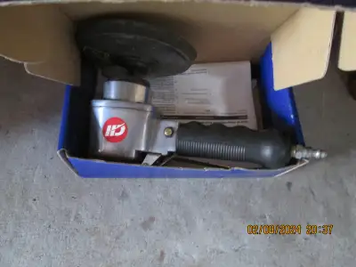 air sander for sale works good if interested call 705-897-8236 asking 40.00