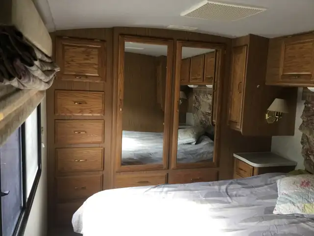 motorisé classe A fleetwood bounder 34 p 1998 in RVs & Motorhomes in Sherbrooke - Image 5