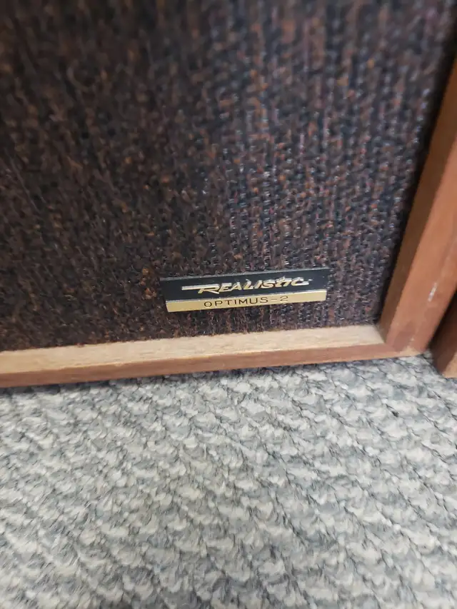 Vintage Realistic Optimus-2 Bookshelf Speakers – Pair – $140 in General Electronics in Calgary - Image 4