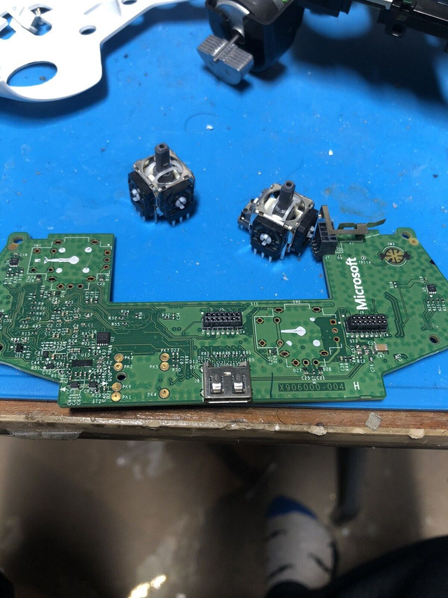 Xbox one controllers. Repairs and modifications. in XBOX One in Winnipeg - Image 3