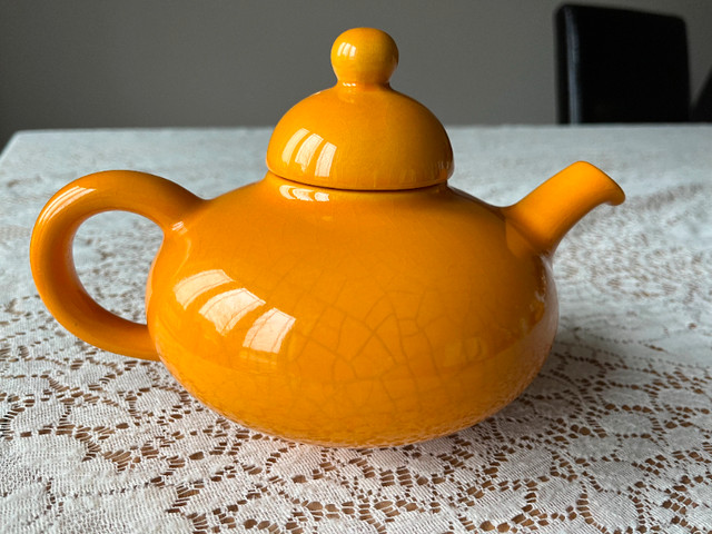 Yellow Ceramic HayHoe Flowerdale Tea Pot in Kitchen & Dining Wares in Ottawa