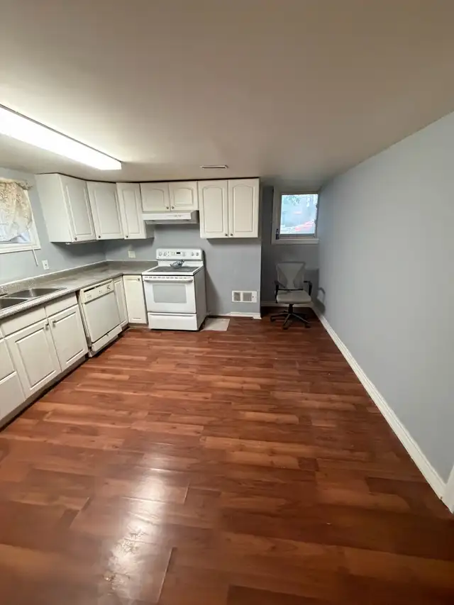  two bedroom basement apt in Long Term Rentals in City of Toronto - Image 4