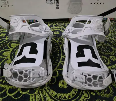 Union Strata Snowboard Bindings Size Medium White – All-Mountain, View more