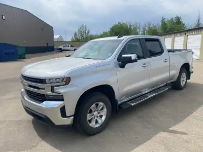 Very clean and well-maintained 2021 Chevy Silverado Crew Cab 4x4 with the powerful and reliable 5.3...