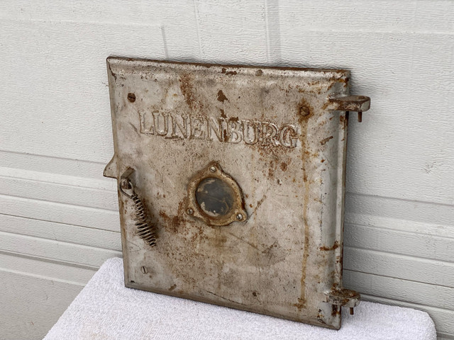 “Vintage Lunenburg Foundry Cast Iron Stove/Furnace Door w/Window in Other in Annapolis Valley - Image 4