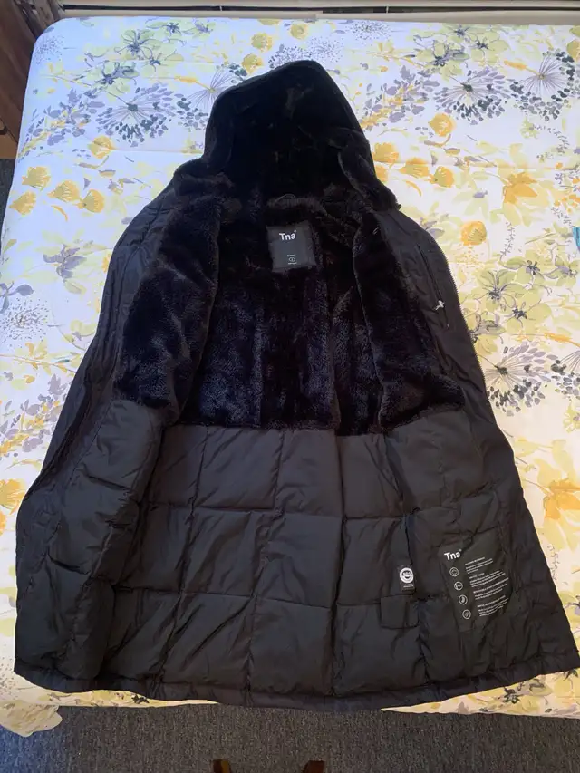 Tna woman’s winter jacket small in Women's - Tops & Outerwear in City of Halifax - Image 3